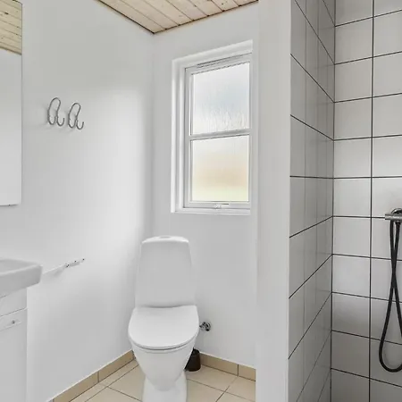 Beautiful In Idestrup With Kitchen Semesterbostad