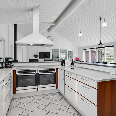 Beautiful In Idestrup With Kitchen Casa de Férias *