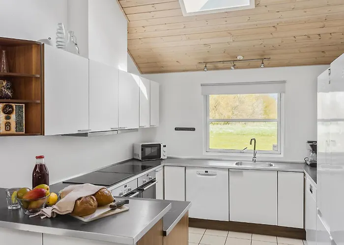 Beautiful In Idestrup With Kitchen Casa de Férias *