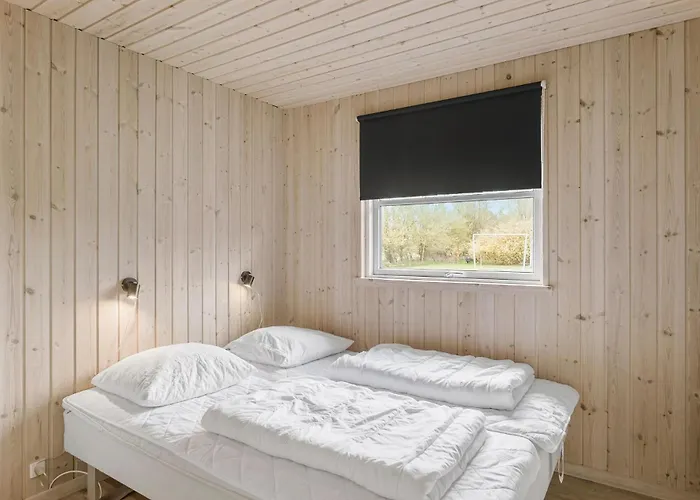 Casa de Férias Beautiful In Idestrup With Kitchen Bøtø By