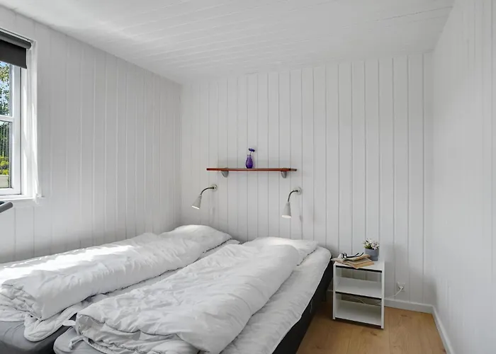 Beautiful In Idestrup With Kitchen Casa de Férias *