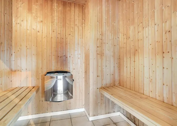 Beautiful In Idestrup With Kitchen Casa de Férias Bøtø By